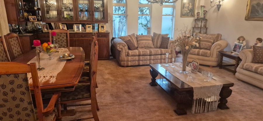 5 Bedroom Property for Sale in Heuwelsig Free State